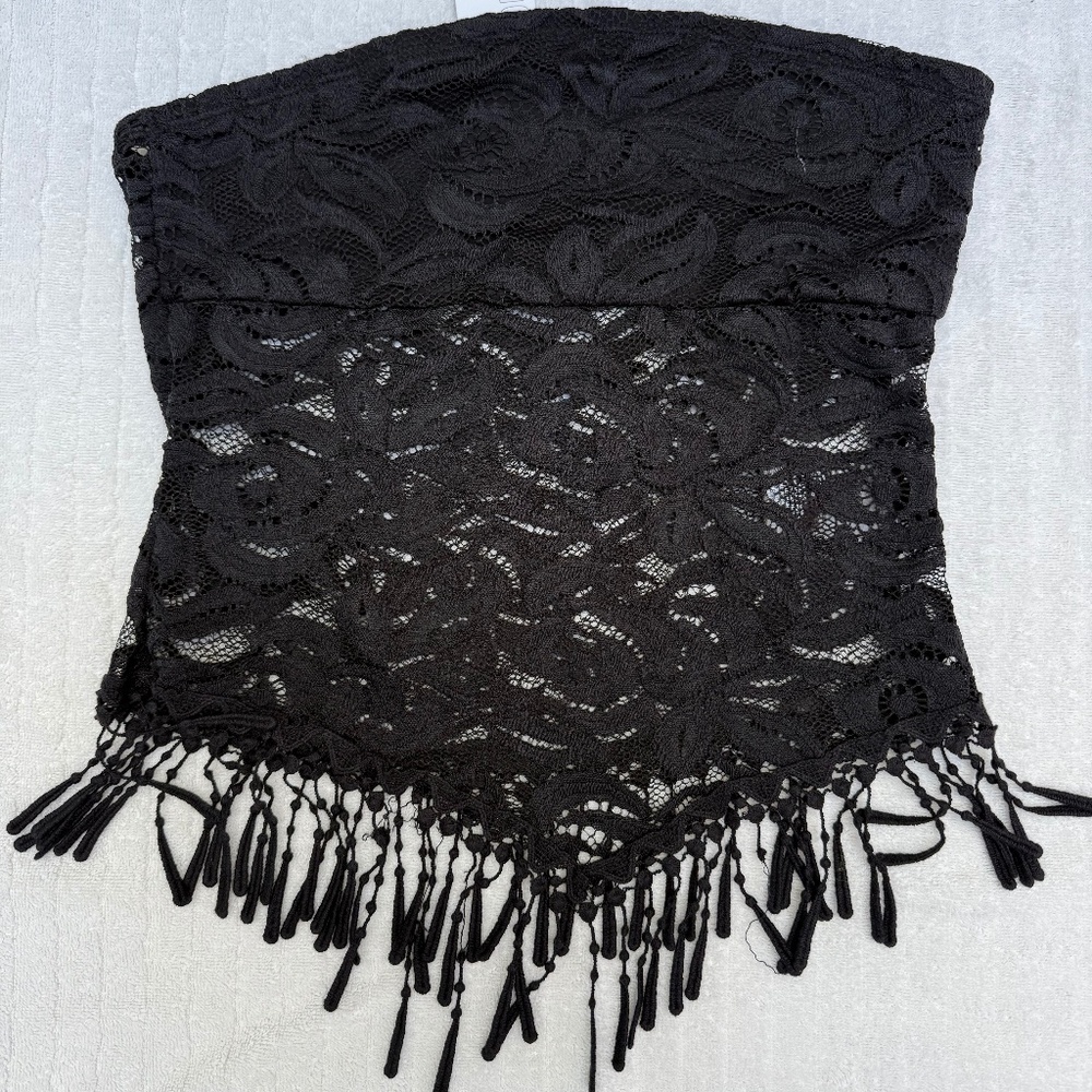 Urban Outfitters Kimchi Blue, black lace, cropped strapless top, size L
